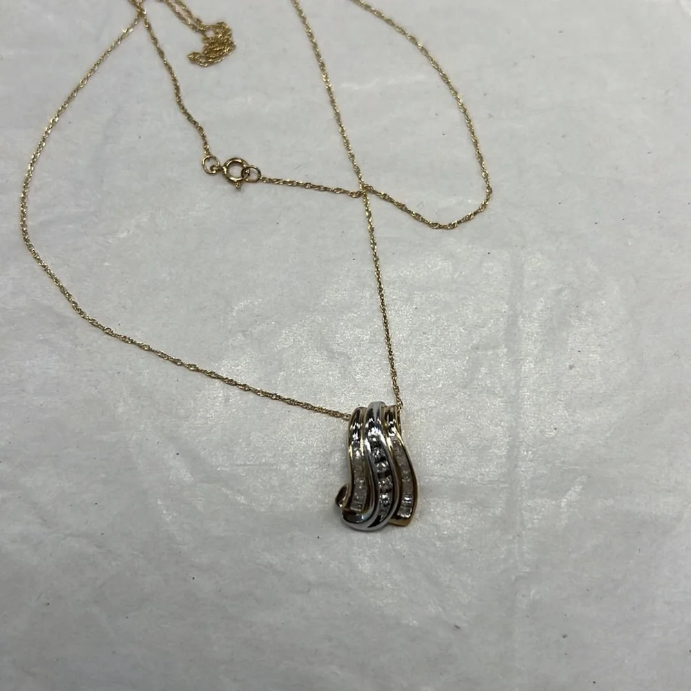Round Diamonds 10K Gold Pendant - Picture 4 of 7